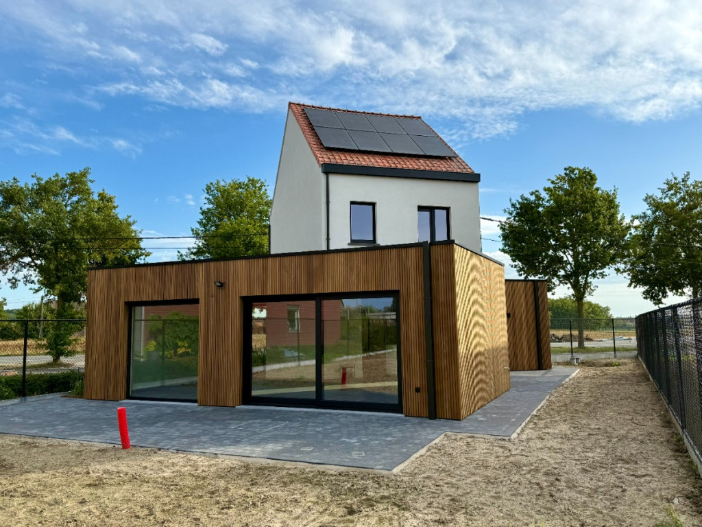Menenstraat - 244 - - 8980