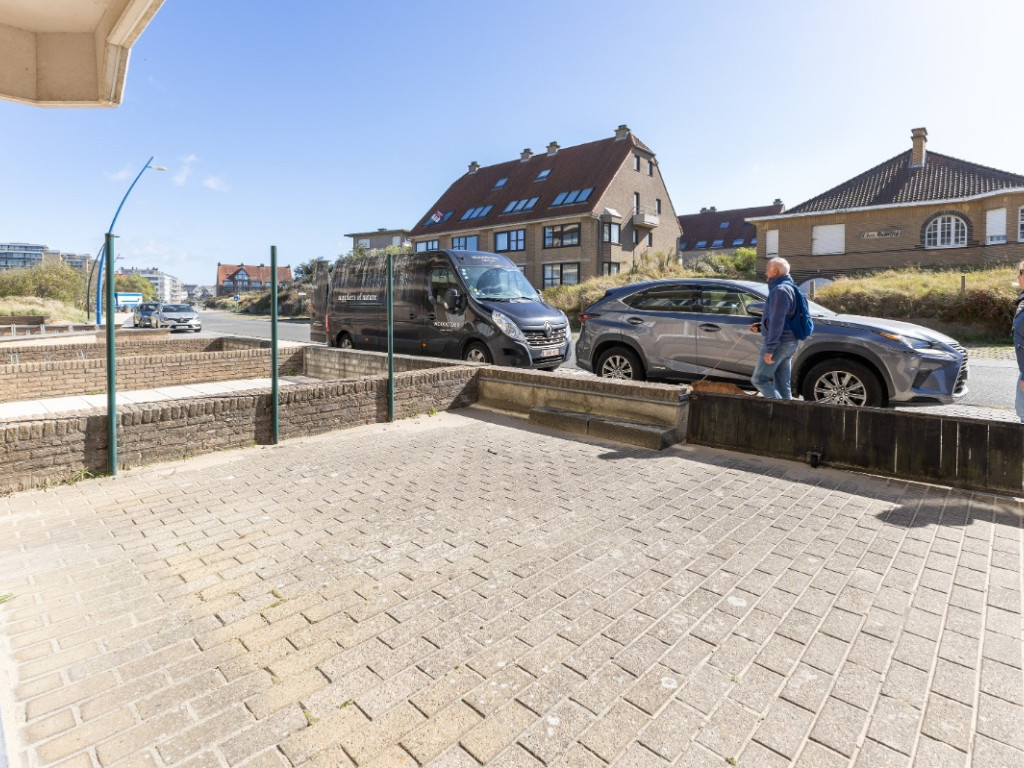 Koninginnelaan - 64 - - 8670