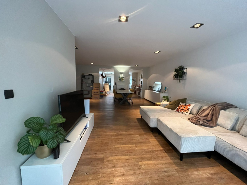 Dorpsstraat - 102 - - 2960