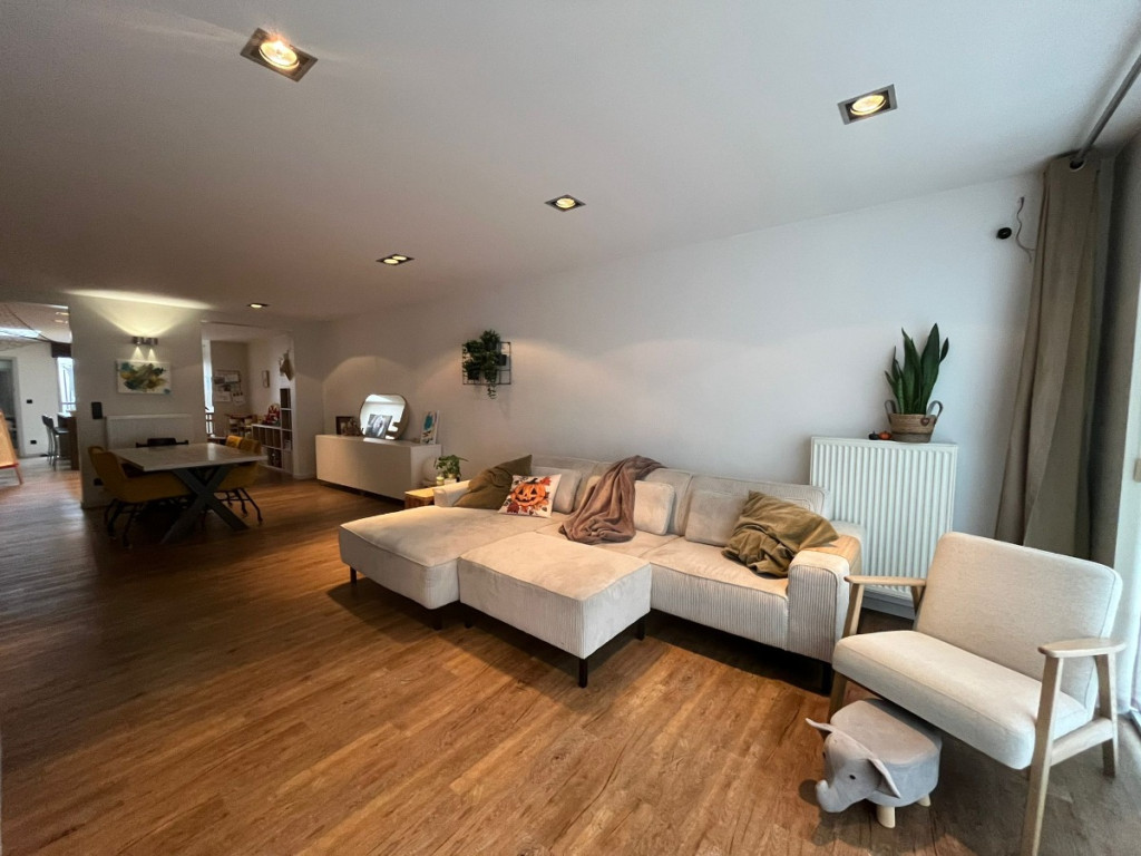 Dorpsstraat - 102 - - 2960