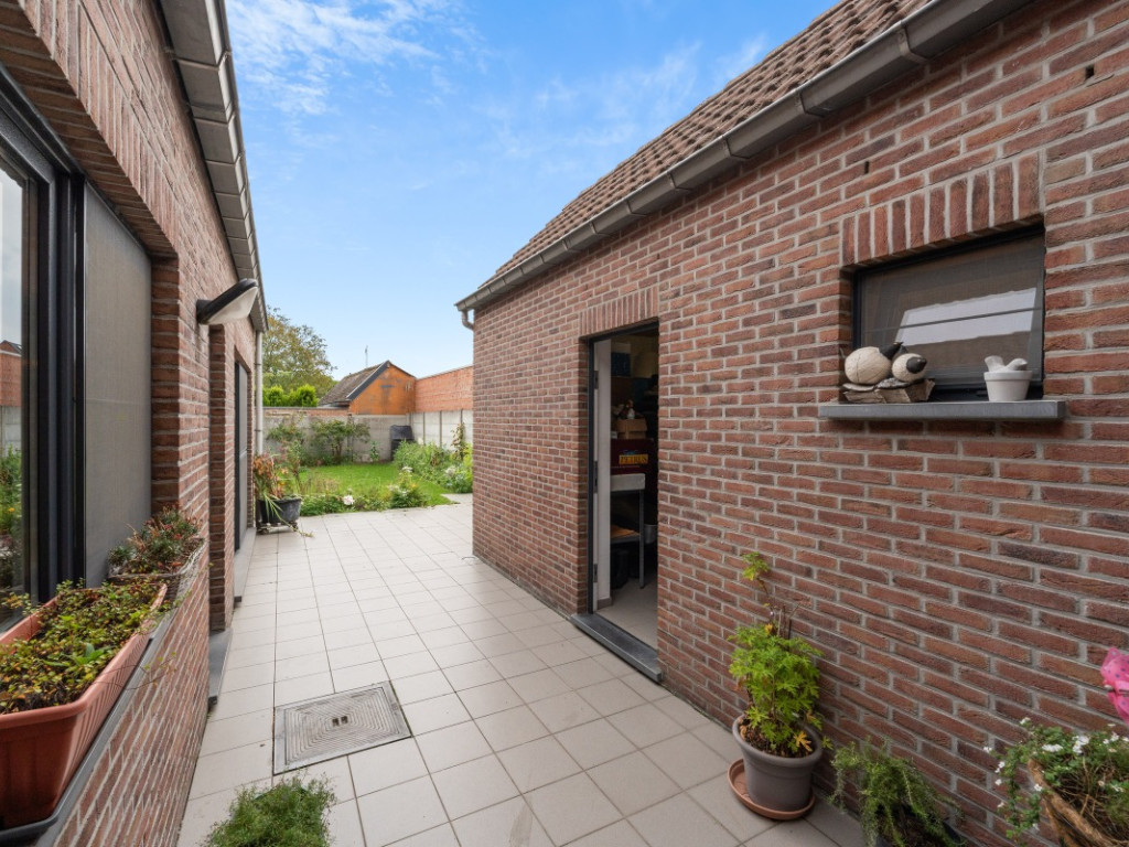 Burgemeester Van Ackerwijk A - 1 - - 9240