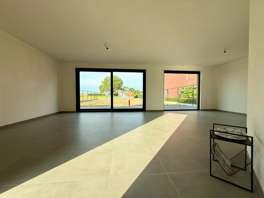 Menenstraat - 244 - - 8940