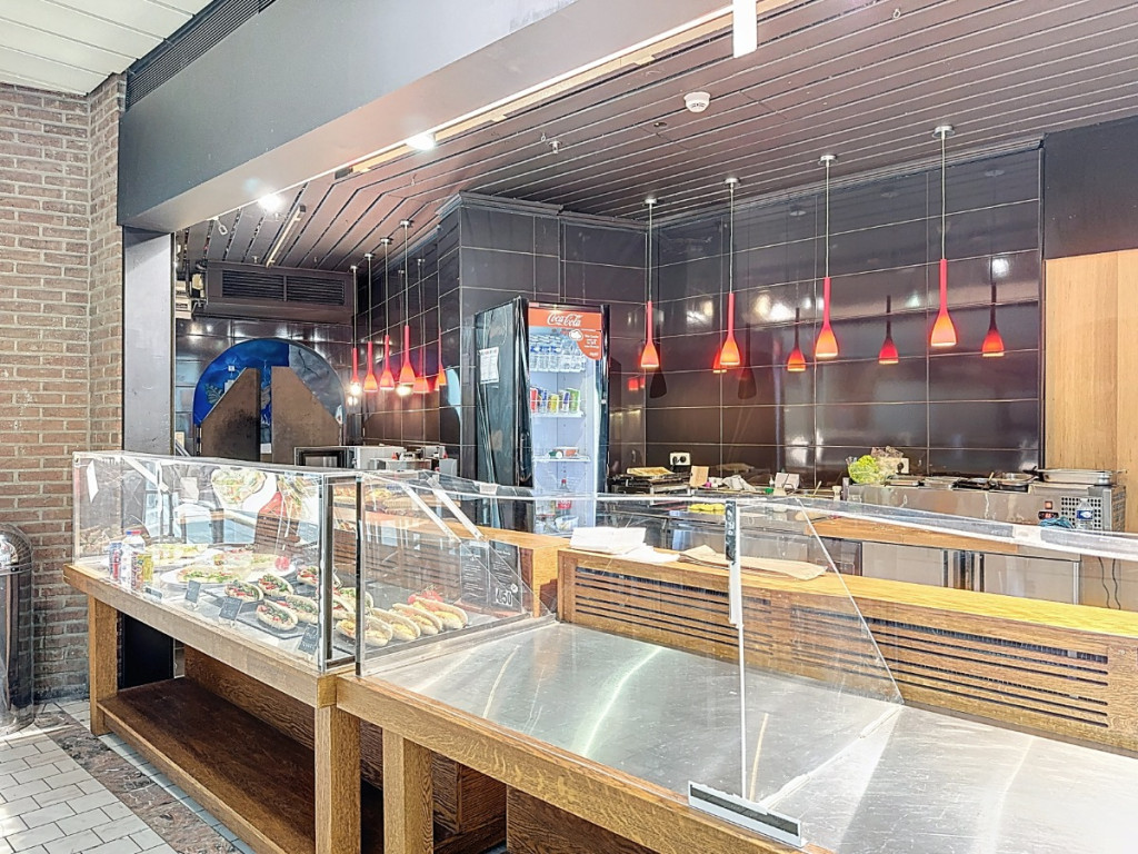 Place de la République Française - 33 - 70 - REZ R70 - 4000