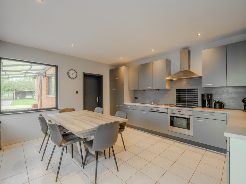 Rue de l'Arbre Saint-Michel - 347 - - 4400