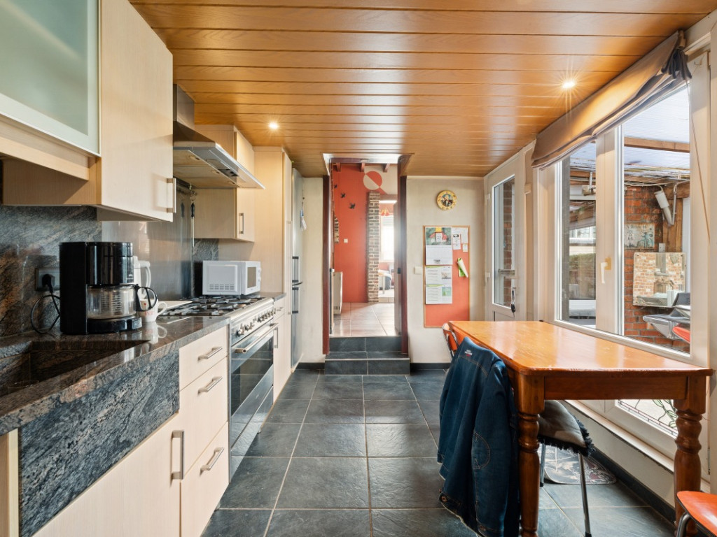 Staakstraat - 21 - - 9960