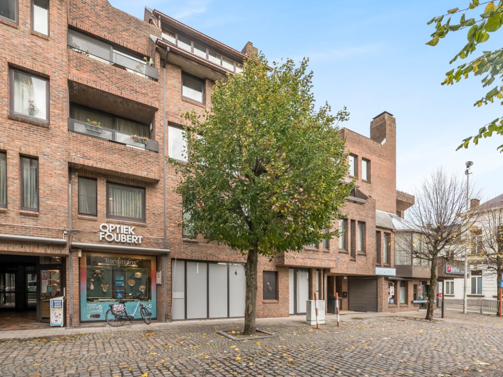 Onze-Lieve-Vrouweplein - 15C - - 9150