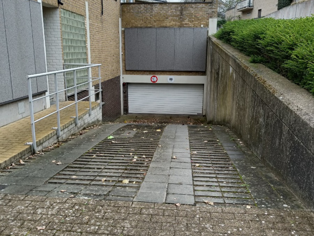 Koninginnelaan - 2 - Parking - 8670