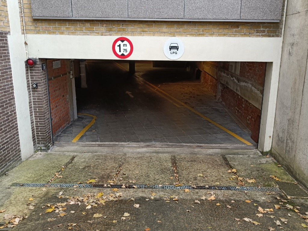 Koninginnelaan - 2 - Parking - 8670