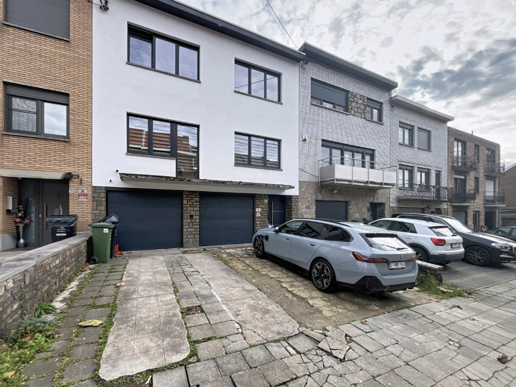 Rue du Centre - 34 - - 4420