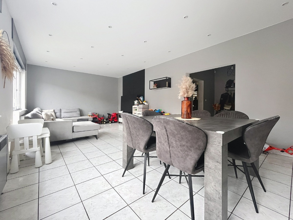 Rue du Centre - 34 - - 4420