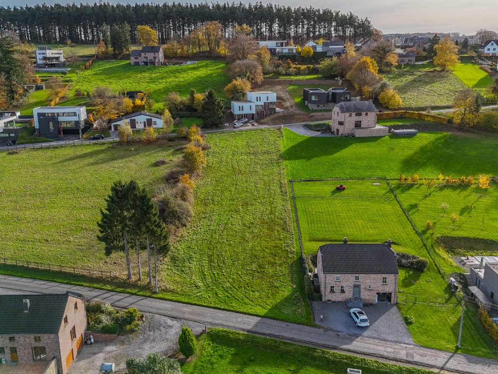 Rue les Tiennes - +18 - - 5100