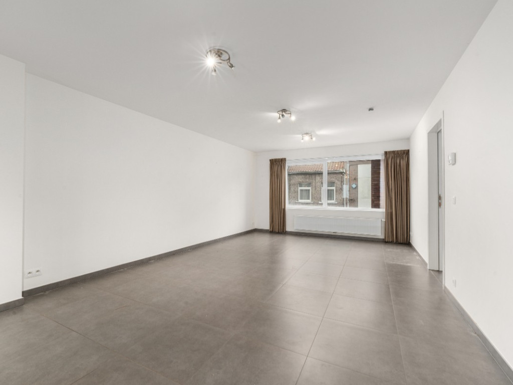 Hoogstraat - 5 bus 4 - - 9960