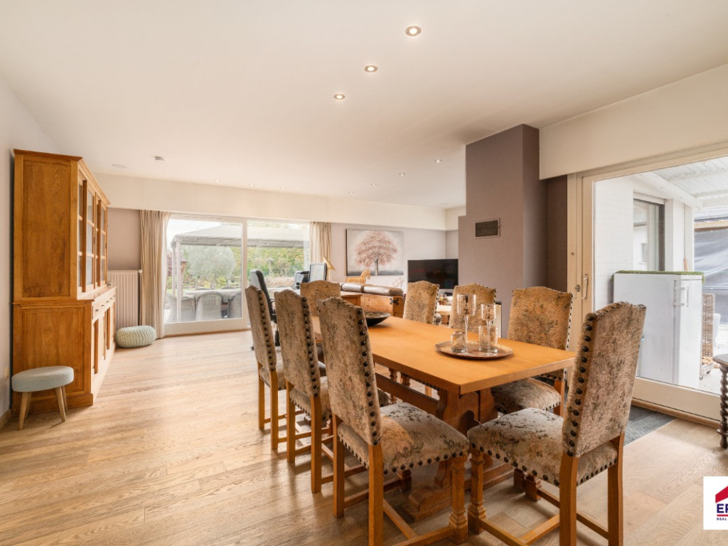 Museumstraat - 28 - - 9881