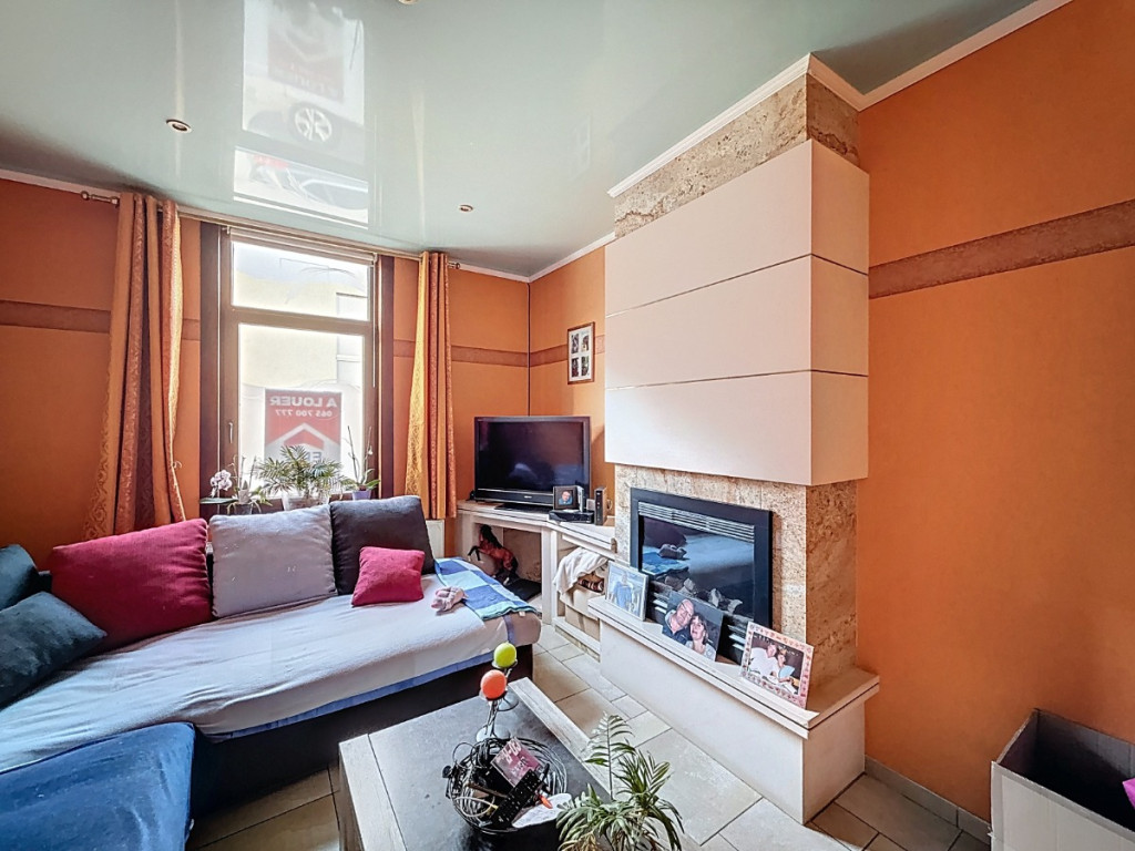 Rue Arthur Descamps - 77 - - 7340