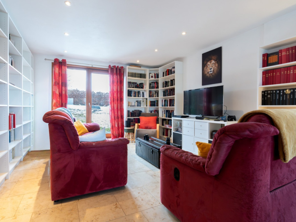 Rue de Marche - 38 - - 6640