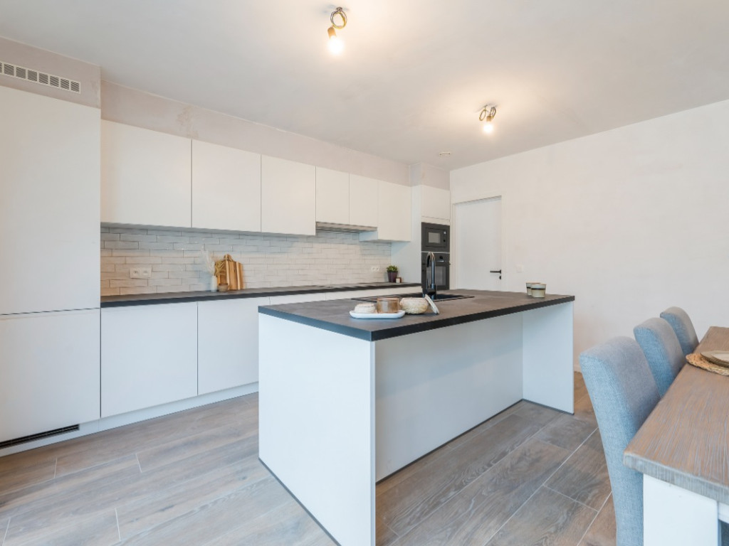 Moeie - 2A - - 0.1 - 9900