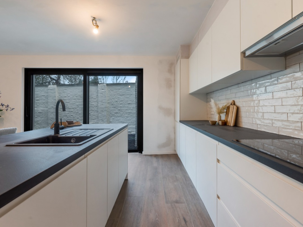 Moeie - 2A - - 0.1 - 9900