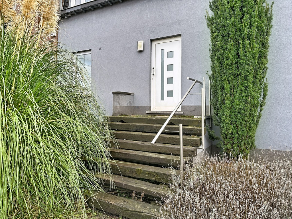 Rue de la Bourse - 89 - - 4470