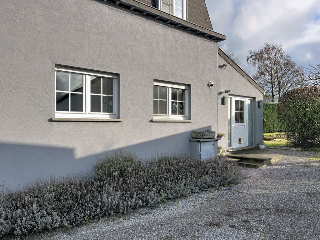 Rue de la Bourse - 89 - - 4470