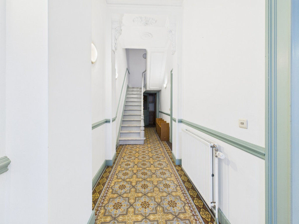 Rue Du Luxembourg - 85-REZ - - 6900