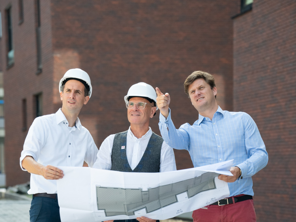 ERA makelaars op werf