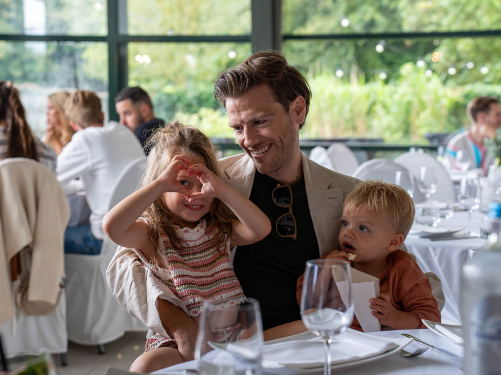CEO Johan Krijgsman met kinderen