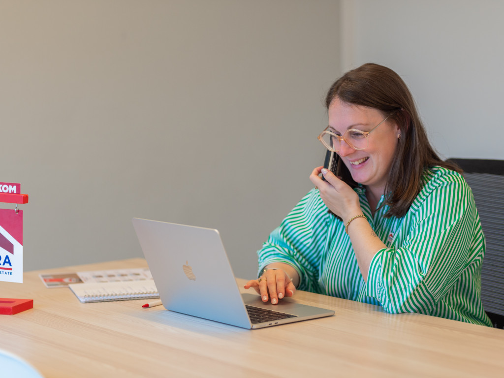 persoon aan de telefoon