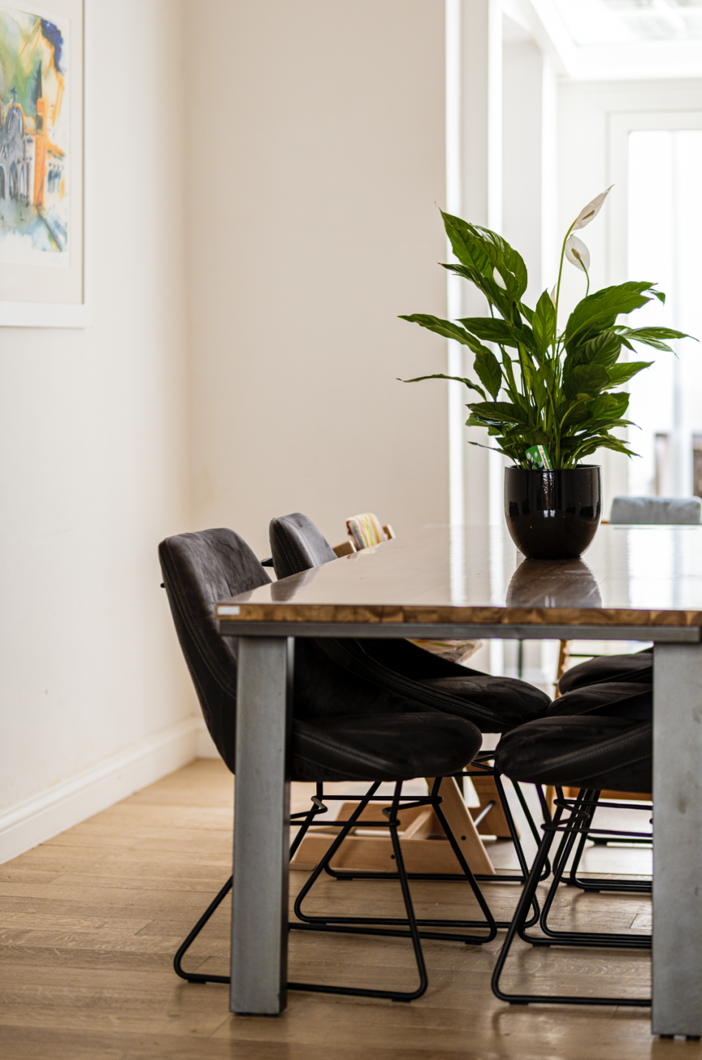 Eettafel in gezellige woonkamer