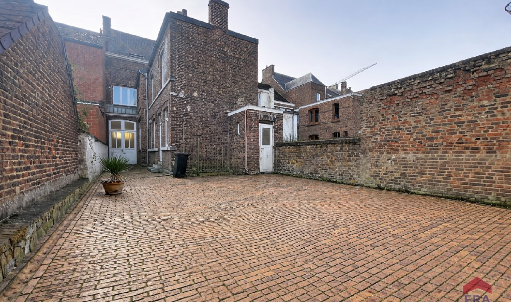 Place des Tilleuls - 49 - REZ LOT 2 - 5300