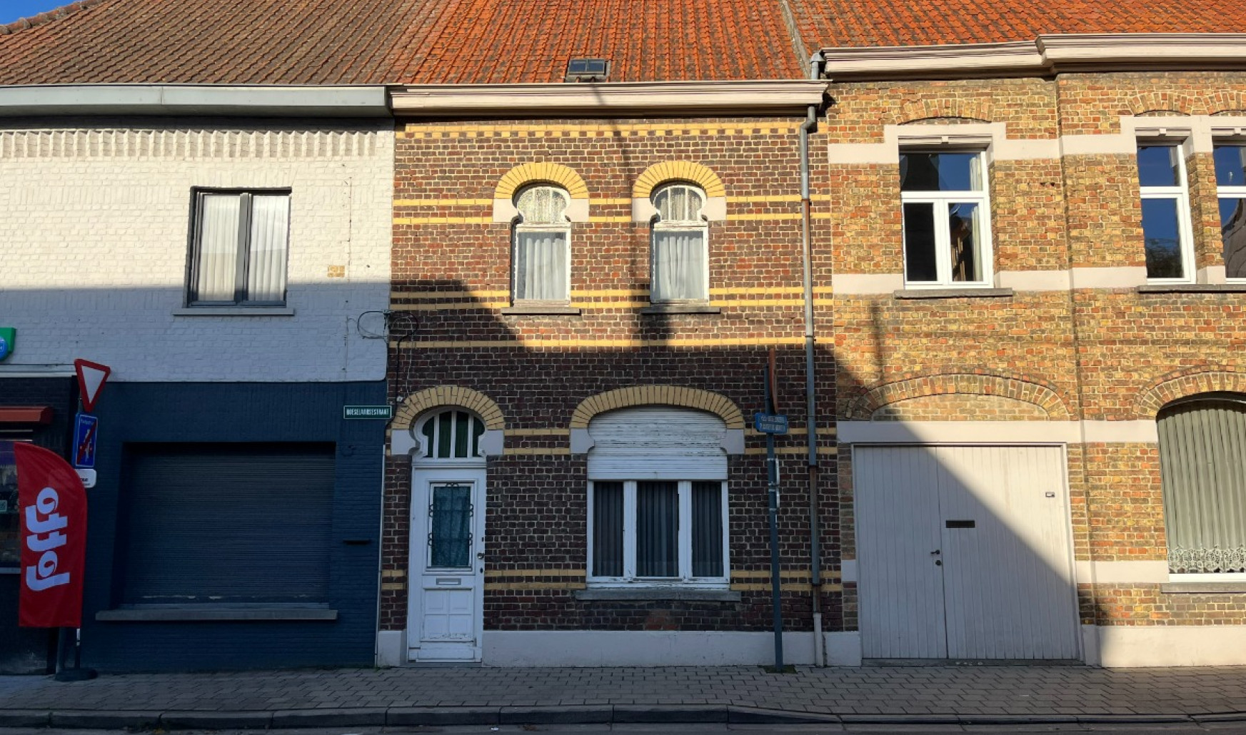 Roeselaarsestraat - 3 &amp; 5 - - 8890