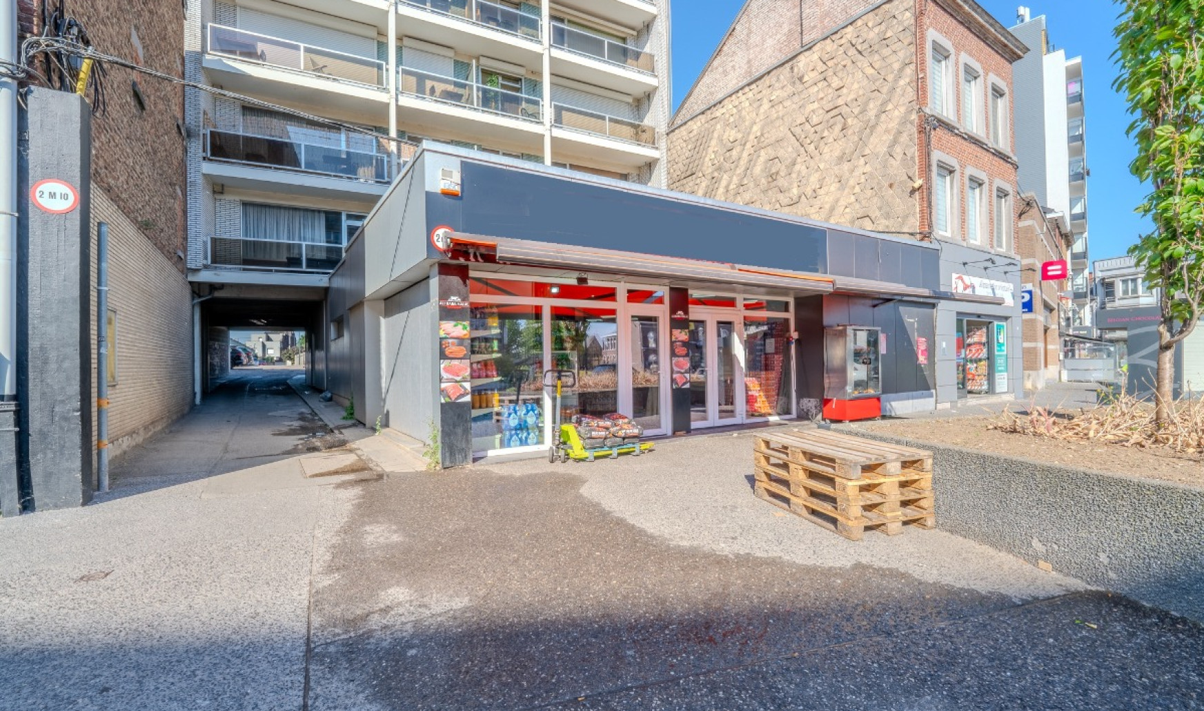 Place Jean Jaurès - 33 - - 4040