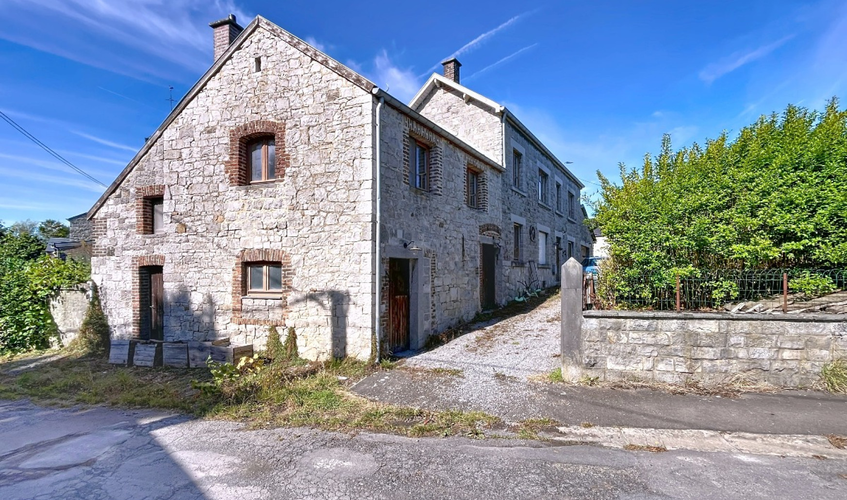 Place de l'Eglise Romane - 2 - - 4560