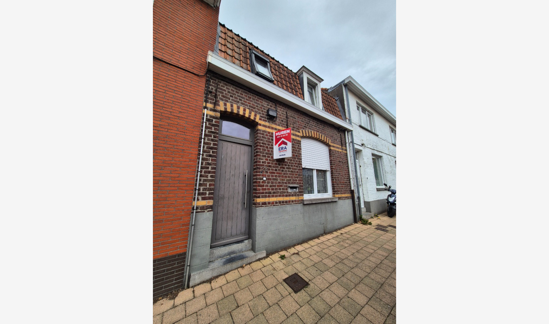 Vierde Regiment Karabiniersstraat - 28 - - 8980