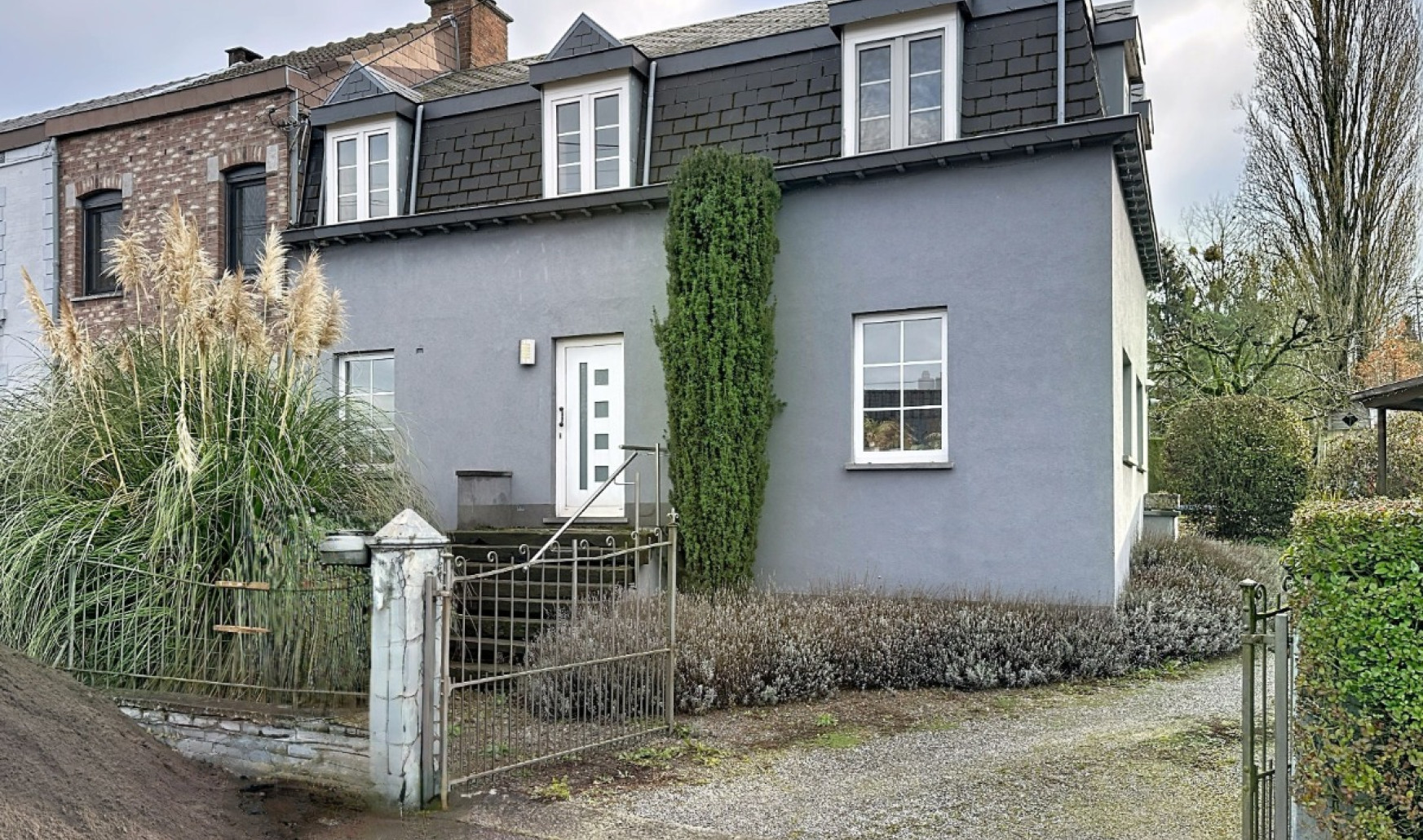 Rue de la Bourse - 89 - - 4470