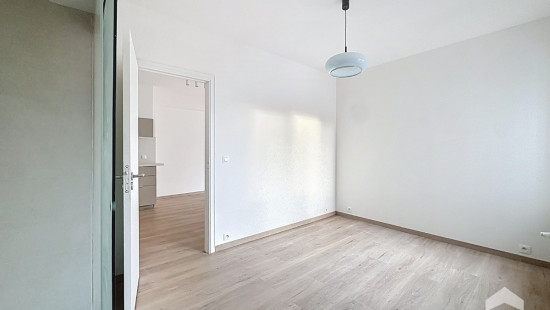 Rue Saint-Bernard - 19 - - 1060