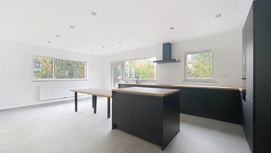 Rue d'Enghioul - 76 - - 4550