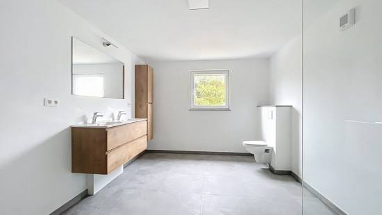 Rue d'Enghioul - 76 - - 4550