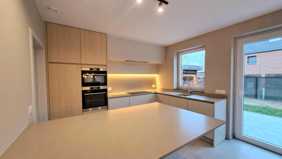 Europaplein - 11 - - 8550