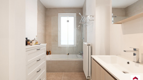 Stationsstraat - 8B - - 1640