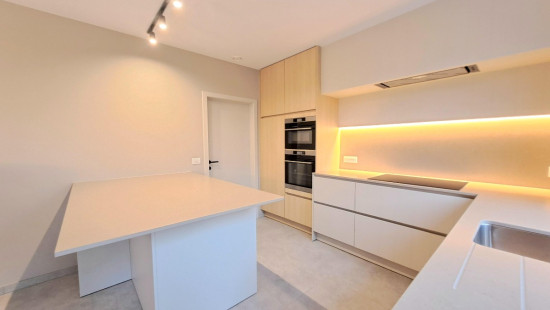 Europaplein - 11 - - 8550