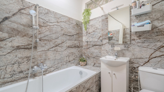 Rue de Cornillon - 66 - - 4020