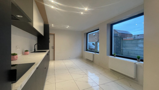 Hoogstraat - 102 - - 8531