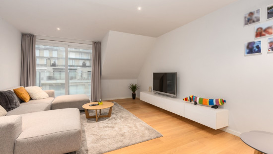 Albert I laan - 245 05.02 - Stuart - 8620