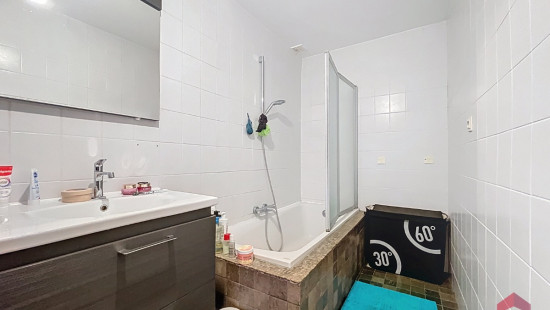 Place Félix Moinil - 275 - - 5300