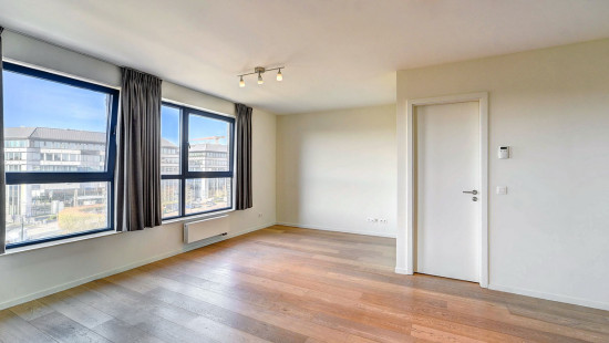 Allée Louise Van den Plas - 1 - D53 - 1200