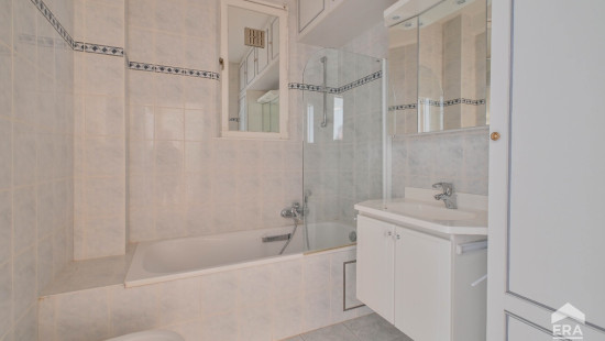 Square des Latins - 30 - - 1050