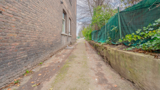 Rue Large Voie - 147 - 001 - 4040