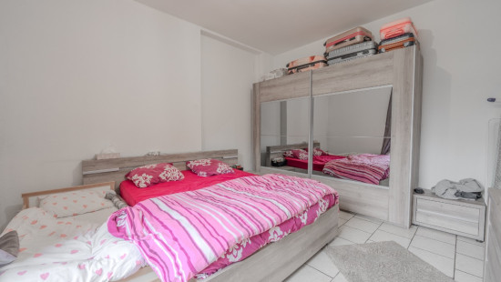 Rue Large Voie - 147 - 001 - 4040