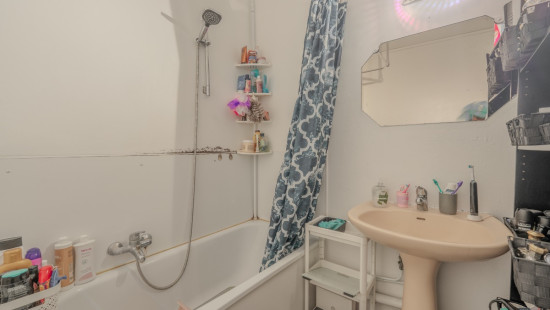 Rue Large Voie - 147 - 001 - 4040