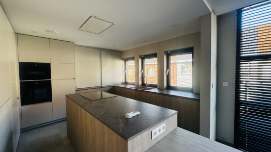 Stationsstraat - 98 - - 8880